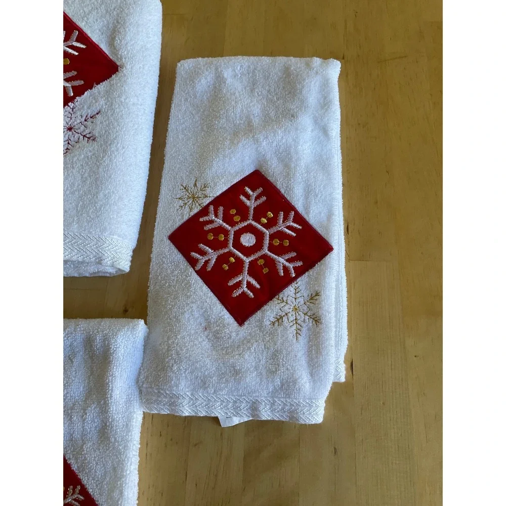 Holiday Snowflake 4 Piece Cotton Towel Set White Red Gold Christmas Decor